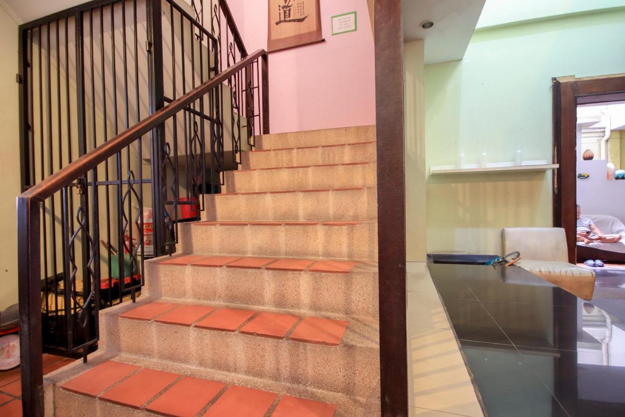 Oyo 1054 Phuket Backpacker Hostel Exterior photo
