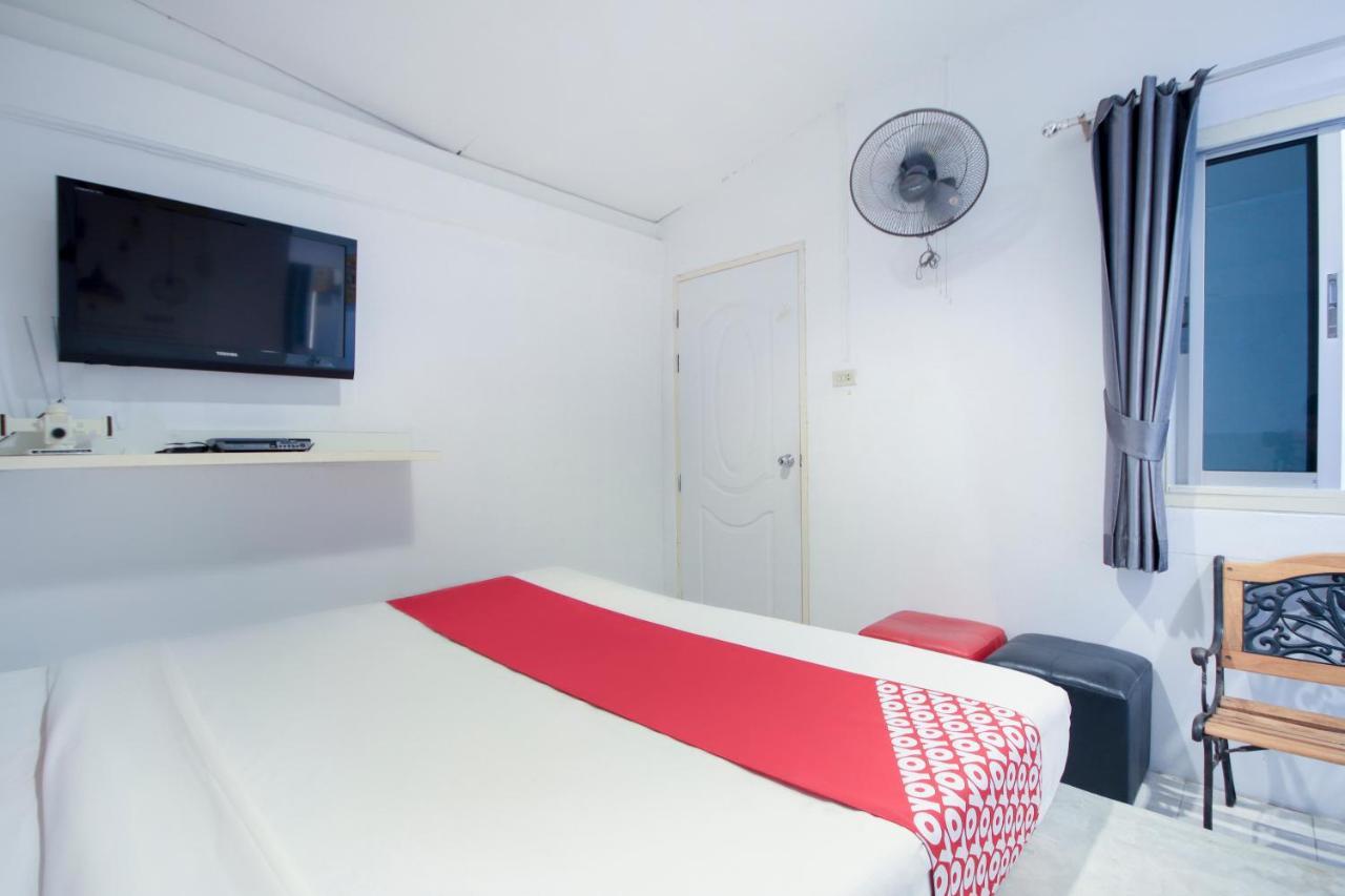 Oyo 1054 Phuket Backpacker Hostel Exterior photo