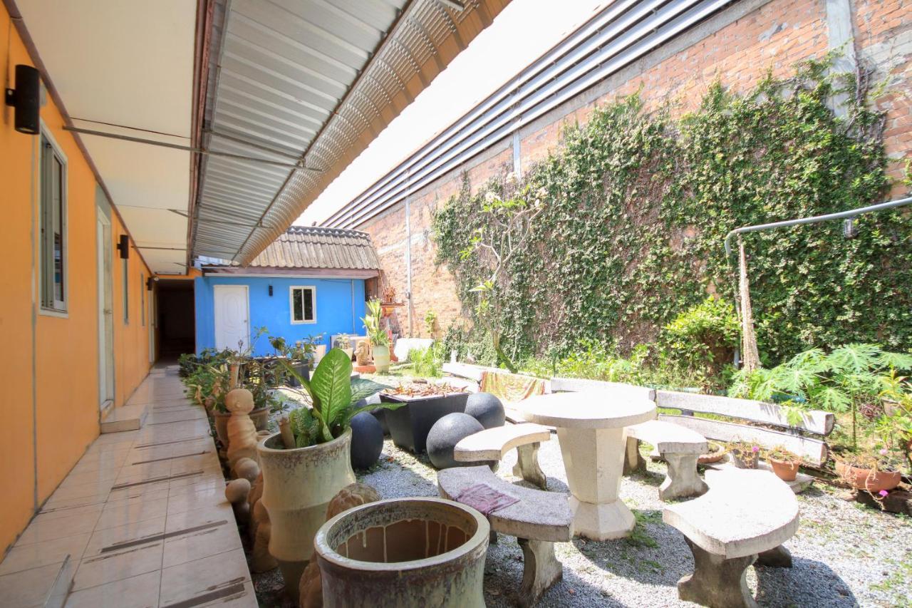 Oyo 1054 Phuket Backpacker Hostel Exterior photo