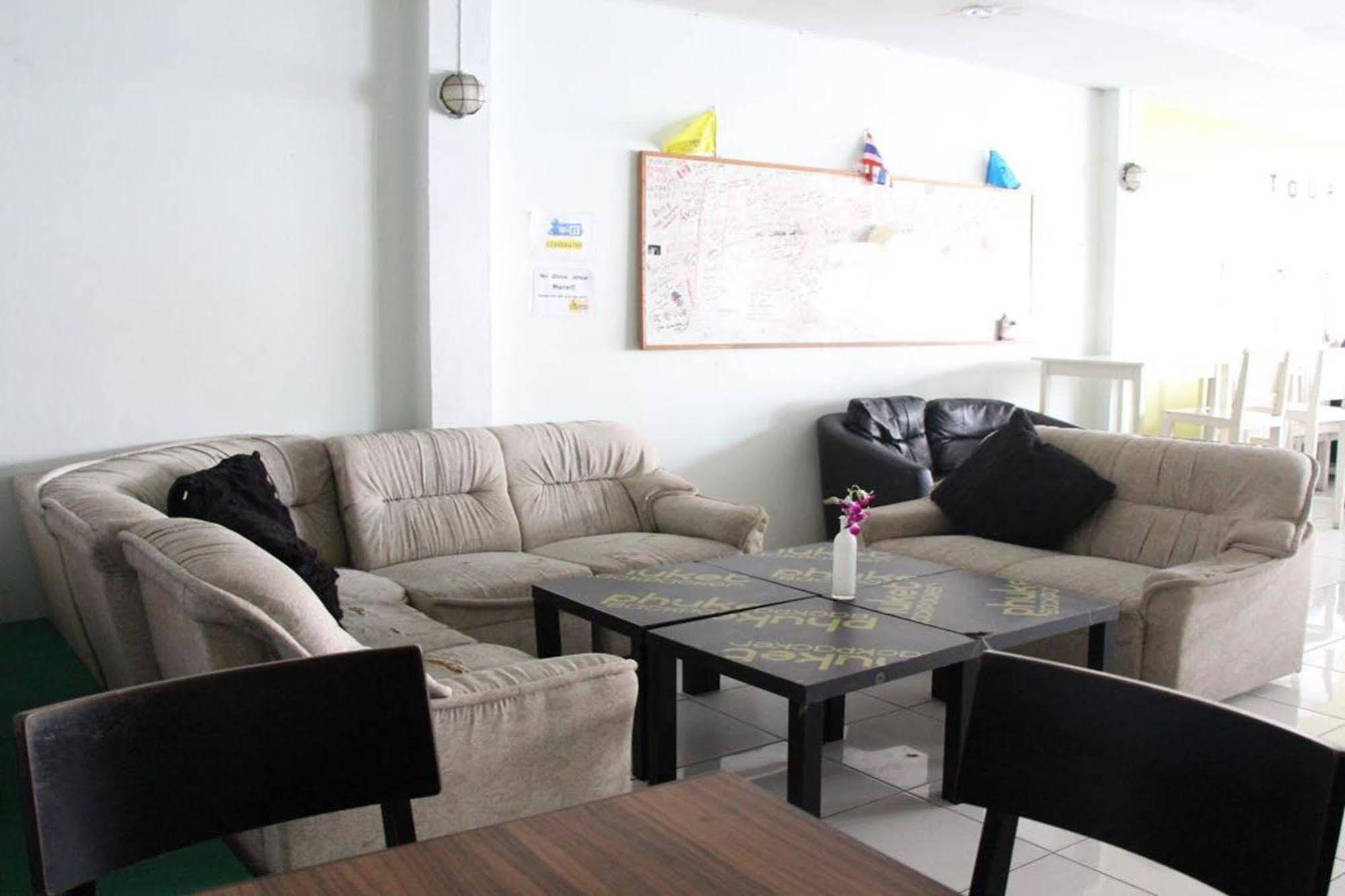 Oyo 1054 Phuket Backpacker Hostel Exterior photo