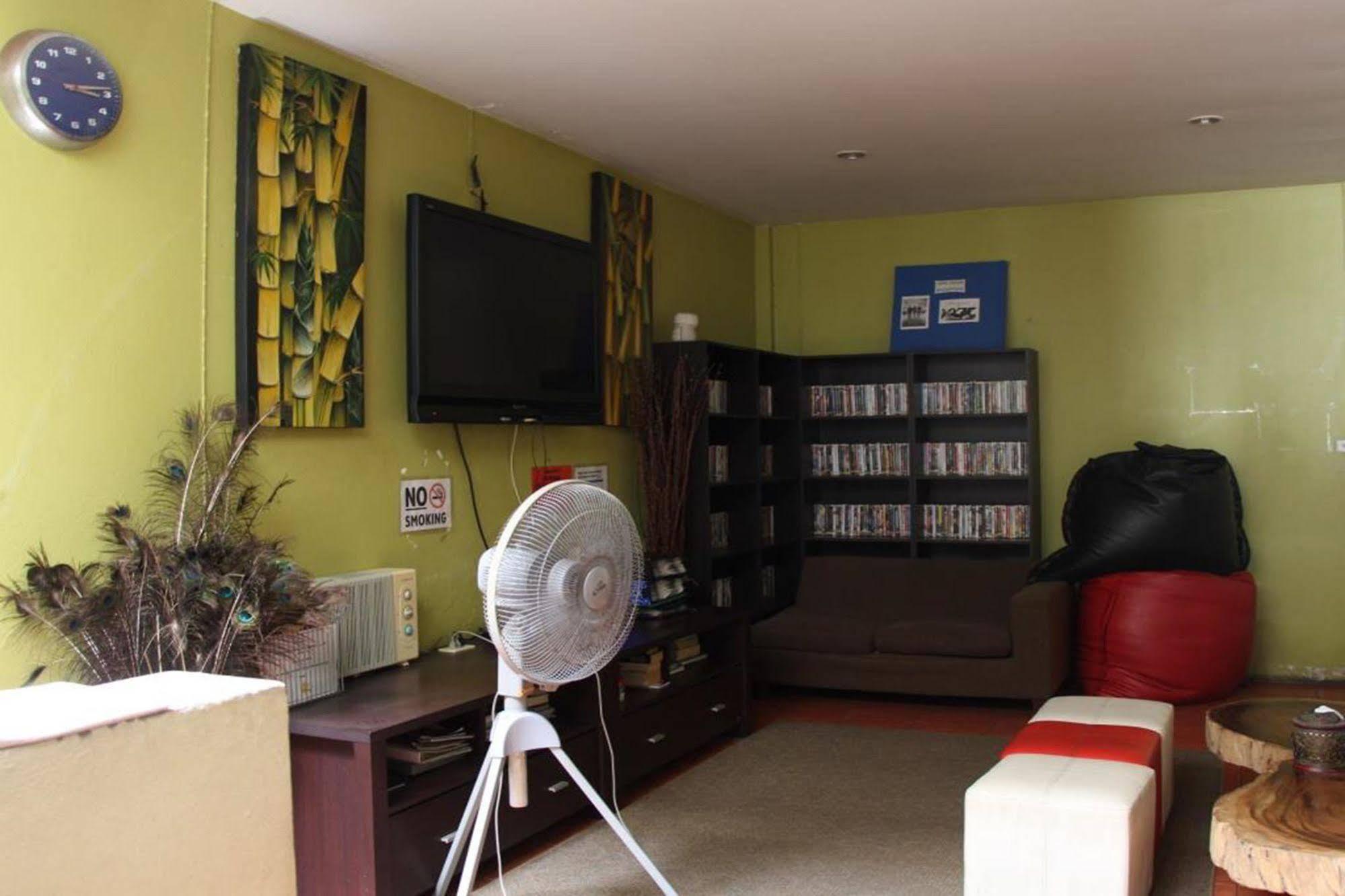 Oyo 1054 Phuket Backpacker Hostel Exterior photo