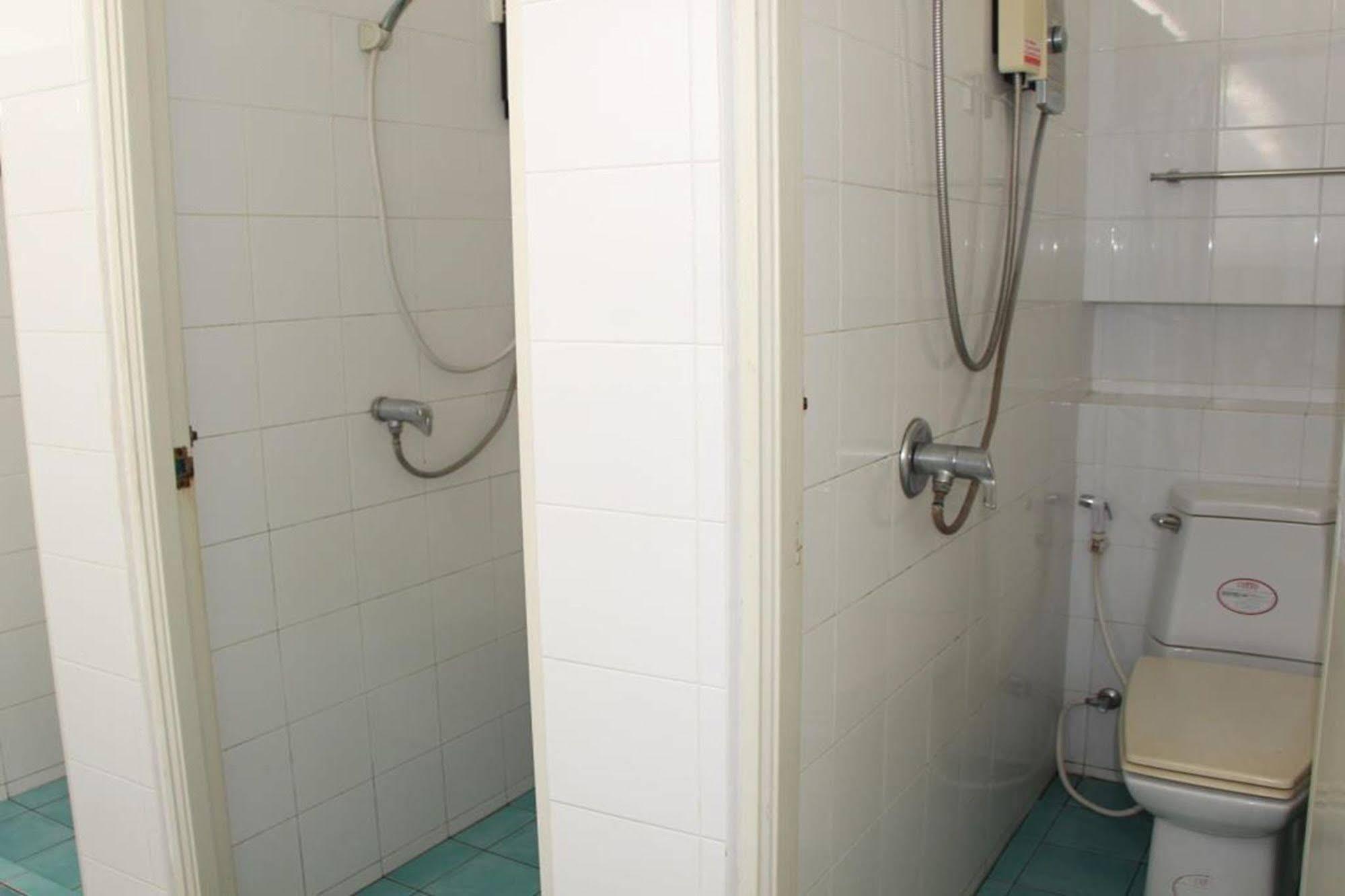 Oyo 1054 Phuket Backpacker Hostel Exterior photo