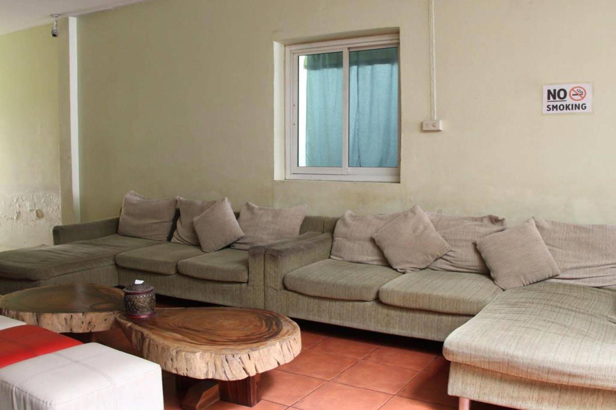 Oyo 1054 Phuket Backpacker Hostel Exterior photo