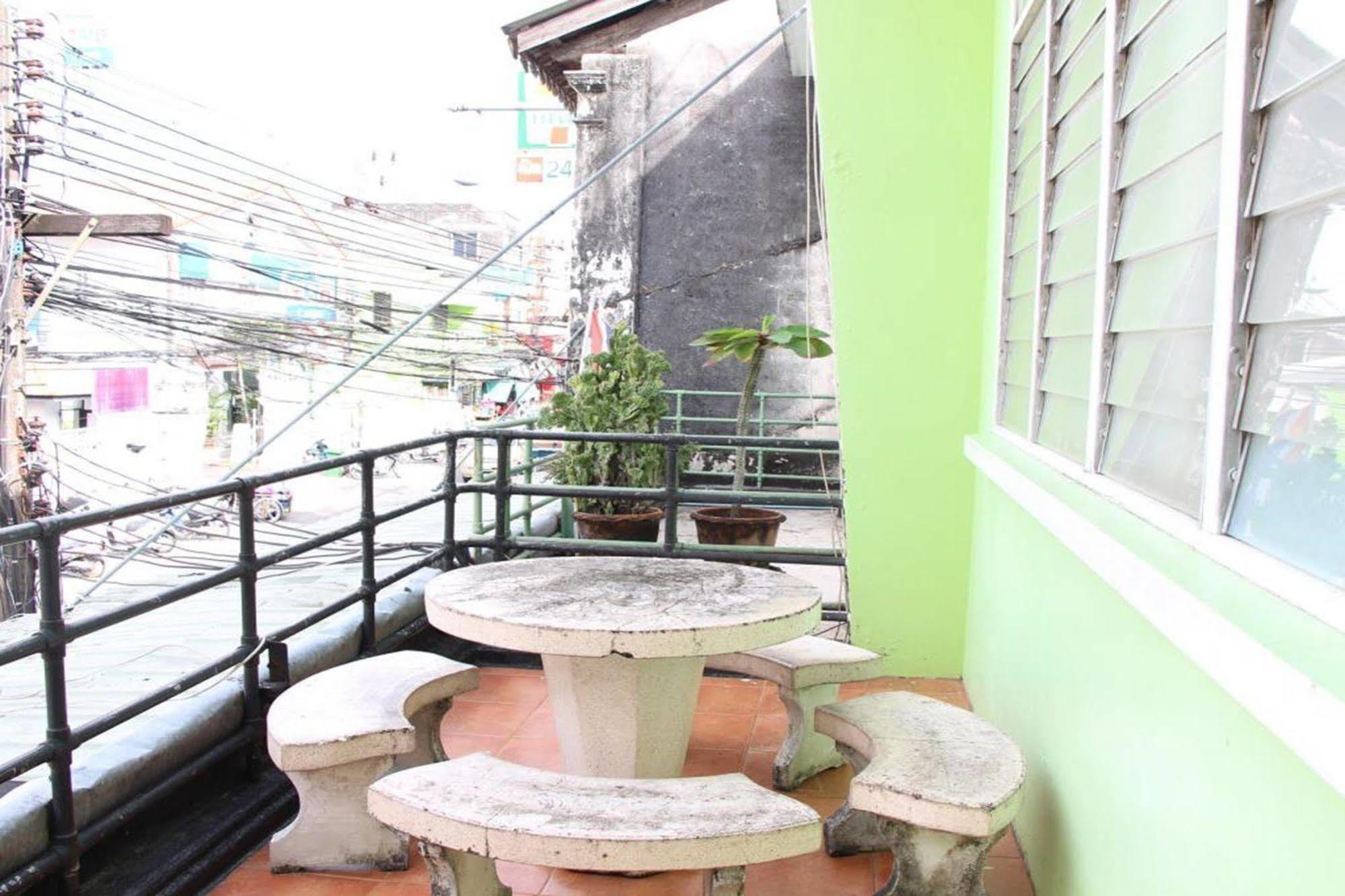 Oyo 1054 Phuket Backpacker Hostel Exterior photo