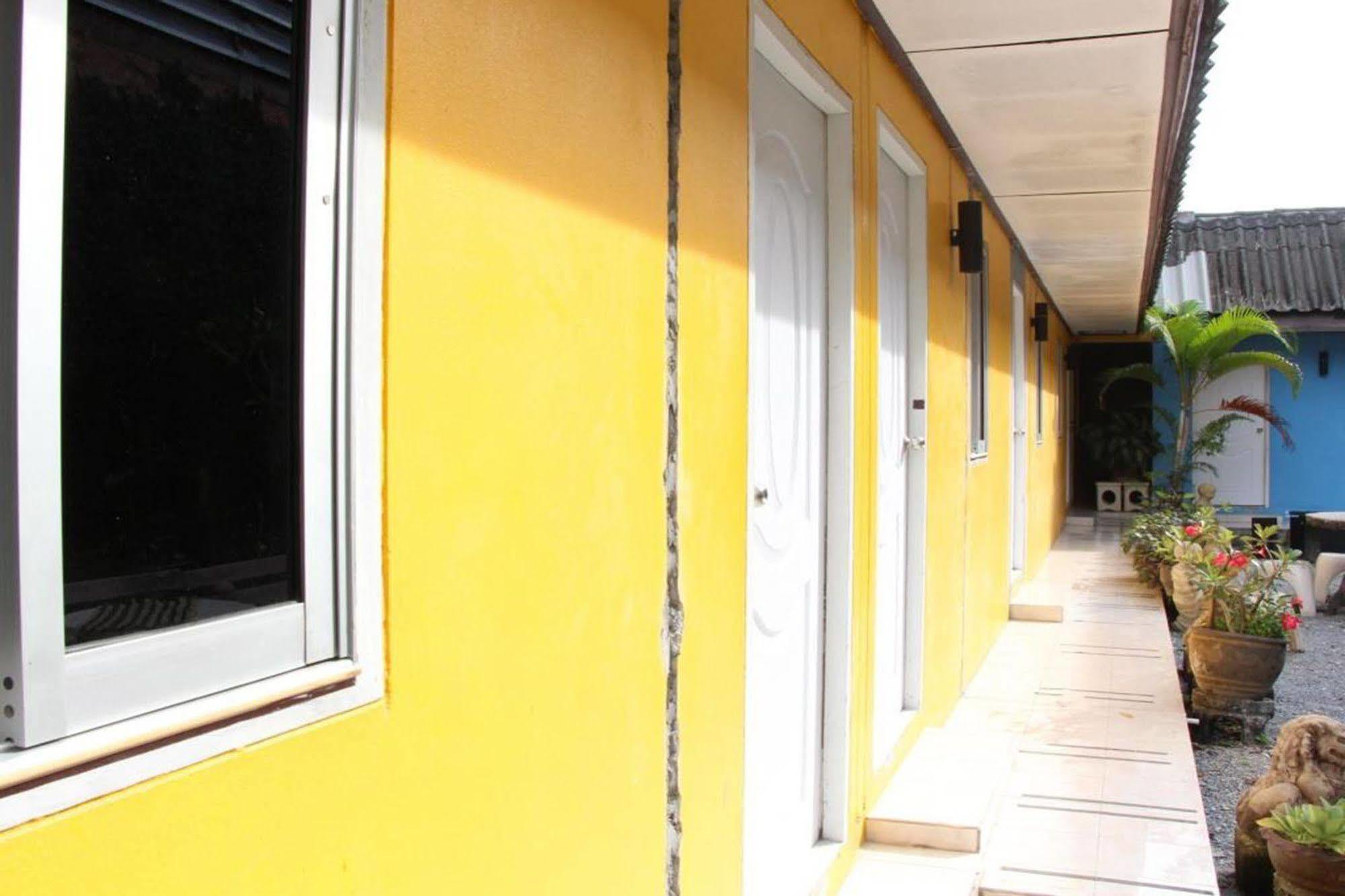 Oyo 1054 Phuket Backpacker Hostel Exterior photo